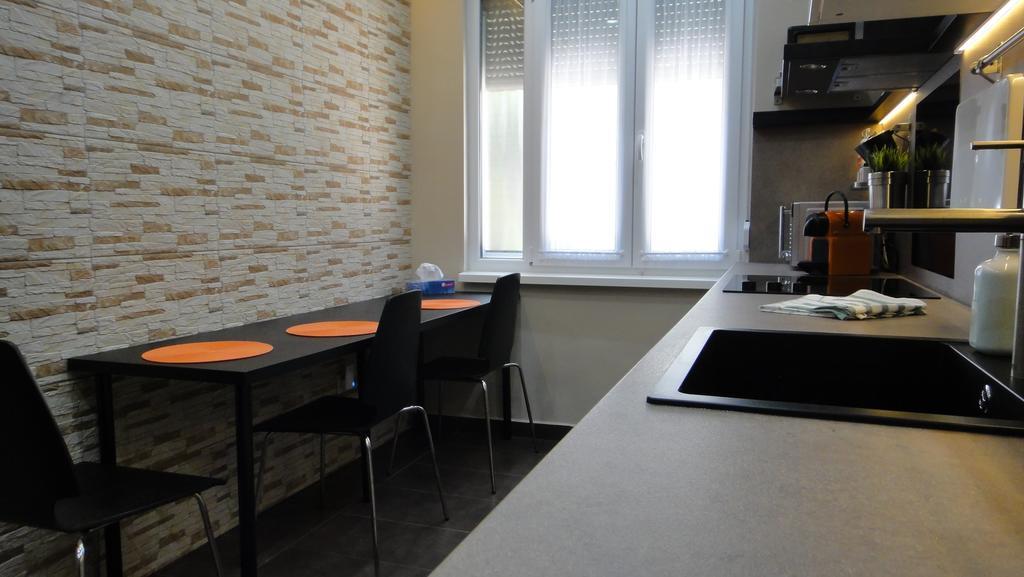 Mgtels Apartman - With Private Parking Budapeszt Zewnętrze zdjęcie