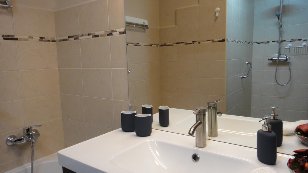 Mgtels Apartman - With Private Parking Budapeszt Zewnętrze zdjęcie