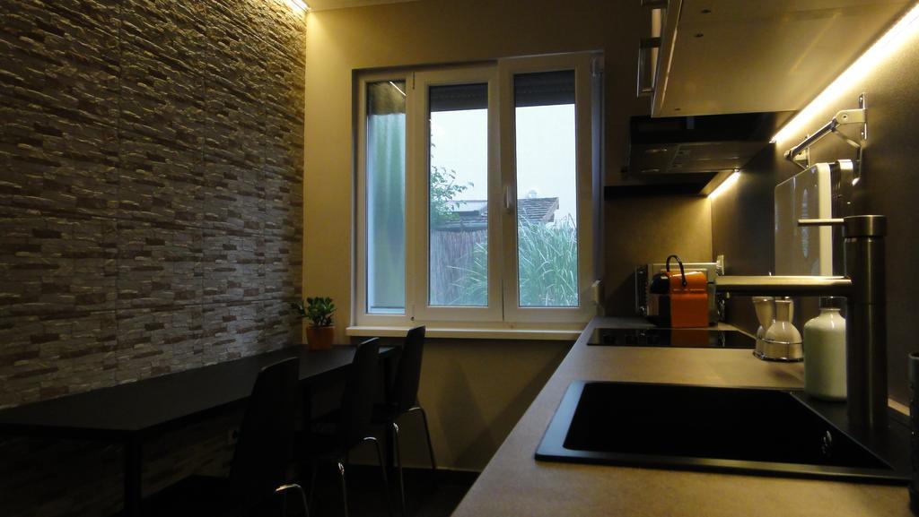 Mgtels Apartman - With Private Parking Budapeszt Zewnętrze zdjęcie