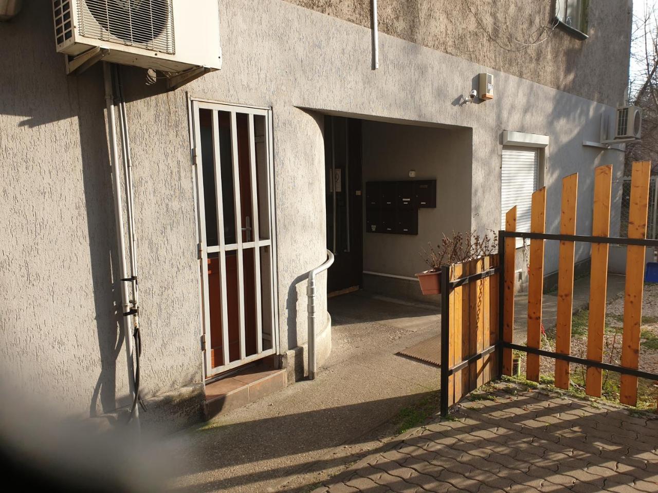 Mgtels Apartman - With Private Parking Budapeszt Zewnętrze zdjęcie